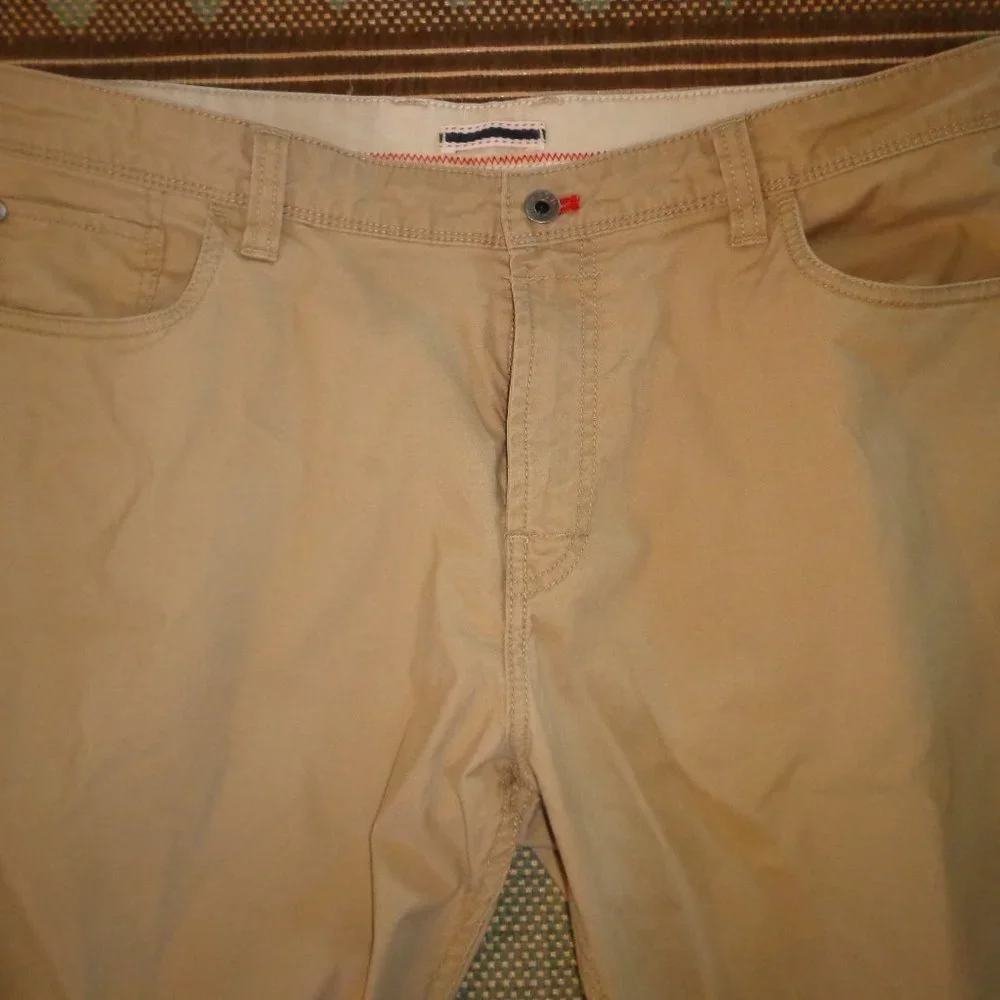 IZOD Saltwater Straight Fit Chino Pants 36W x 32L Khaki Zip/Button Closure